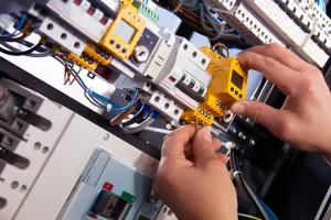 Cât costă să schimbi instalația electrică într-un apartament de 3 camere