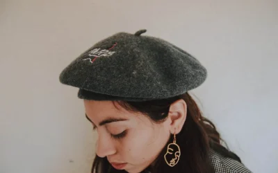 Ce culoare de cercei se vede cel mai bine la păr brunet? Ghidul științific al contrastului