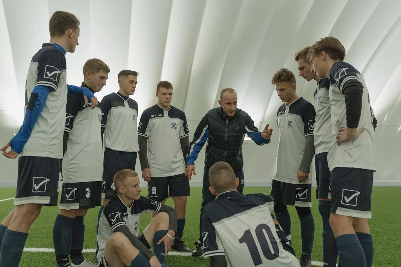 Ce înseamnă tacticile 4-3-3 și 4-2-3-1 și când sunt ele folosite în fotbal?