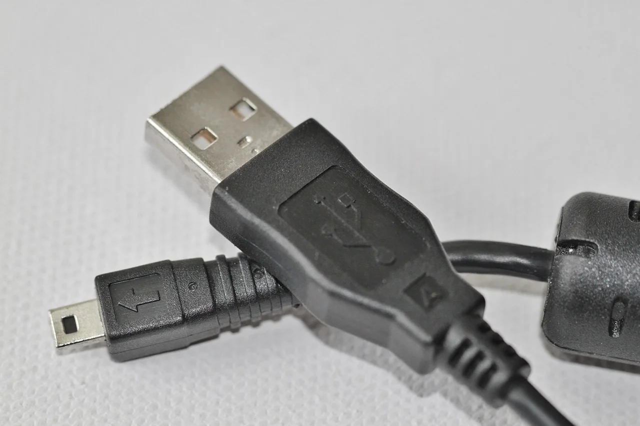 Cum să-ți transferi toate datele de pe un telefon vechi pe unul nou foarte usor?