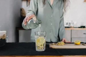 De ce apare senzația de greață după mese și cum o prevenim?